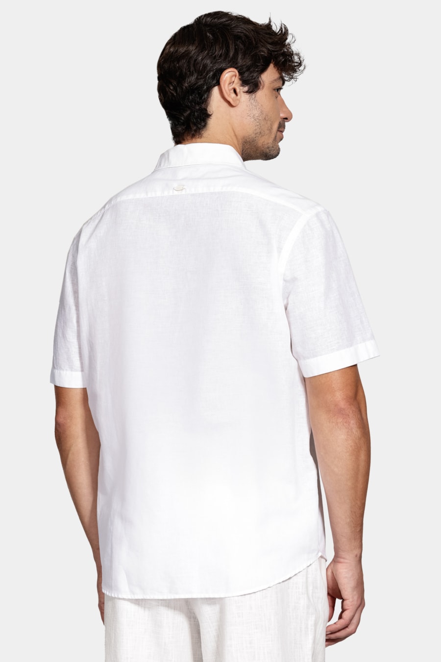 Camisa Manga Curta Regular Linho Algodão Branco — foto 4 de 5
