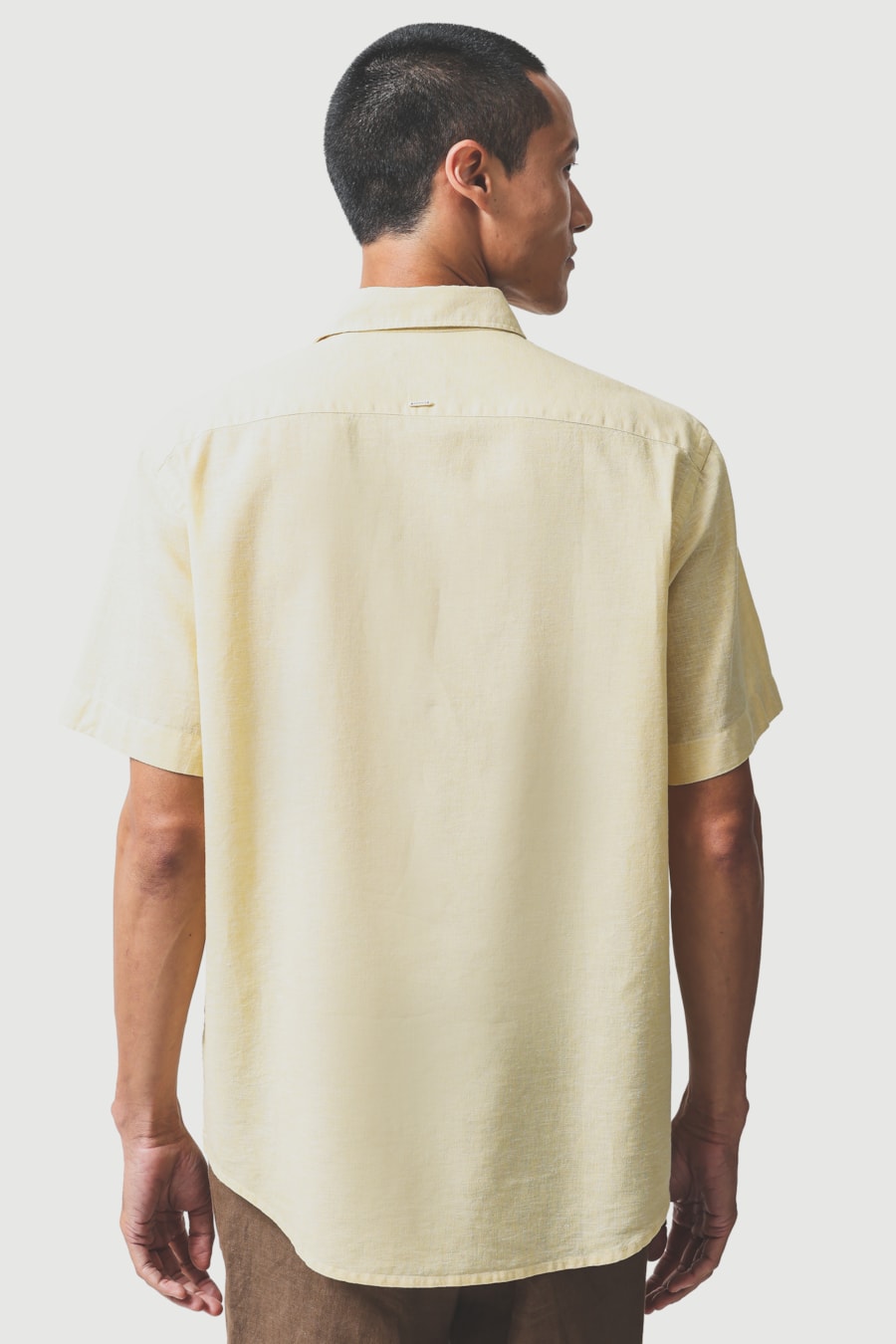 Camisa Manga Curta Regular Linho Algodao Surat Amarelo — foto 4 de 6