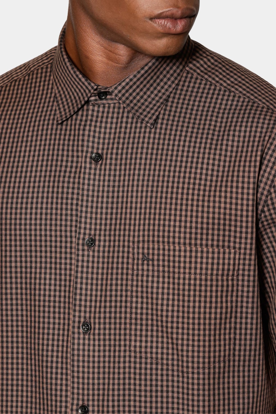 Camisa Manga Curta Regular Micro Xadrez Damero Chocolate C/ Preto — foto 3 de 6