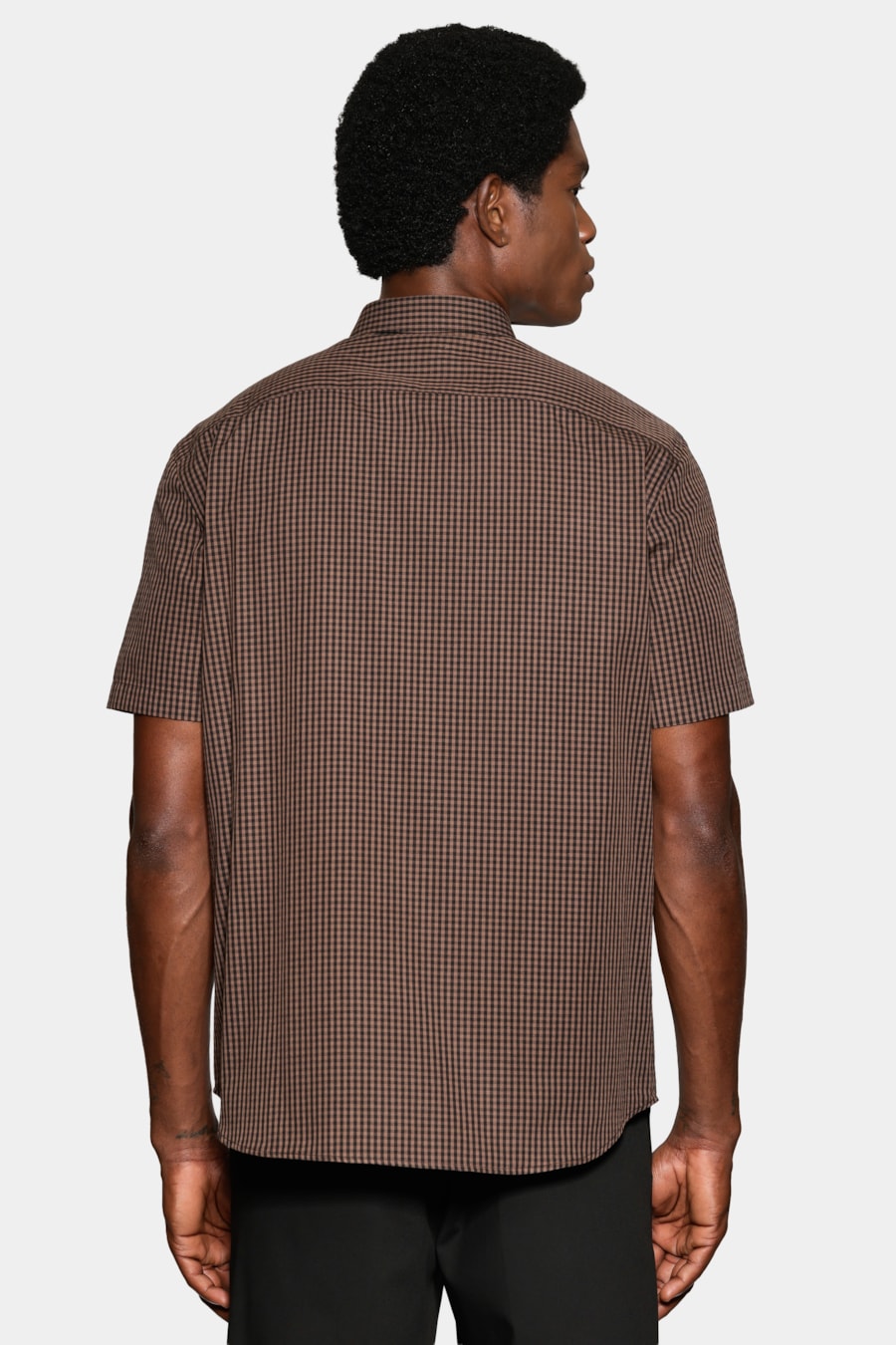 Camisa Manga Curta Regular Micro Xadrez Damero Chocolate C/ Preto — foto 4 de 6