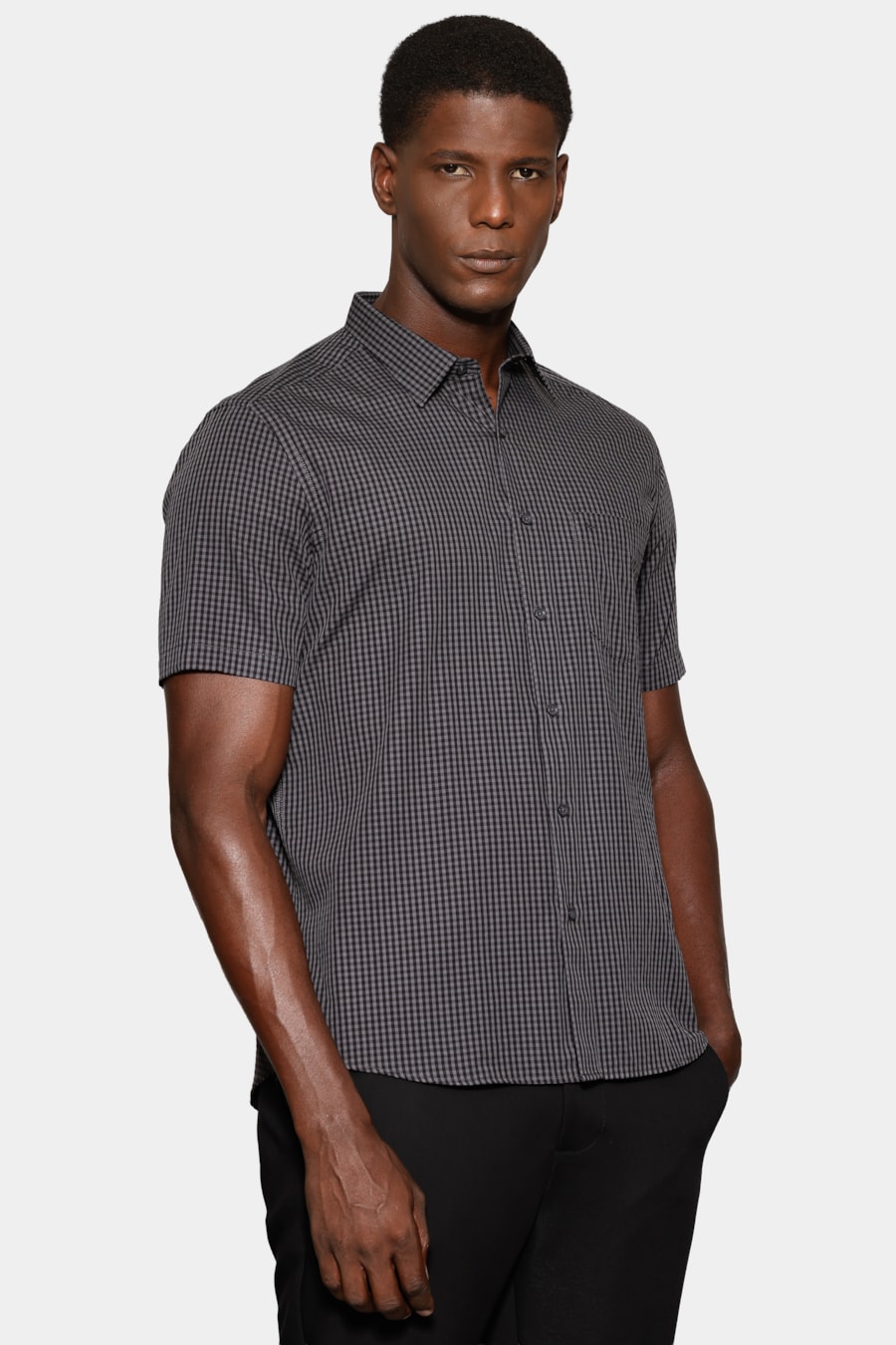 Camisa Manga Curta Regular Micro Xadrez Damero Chumbo C/ Preto — foto 1 de 6
