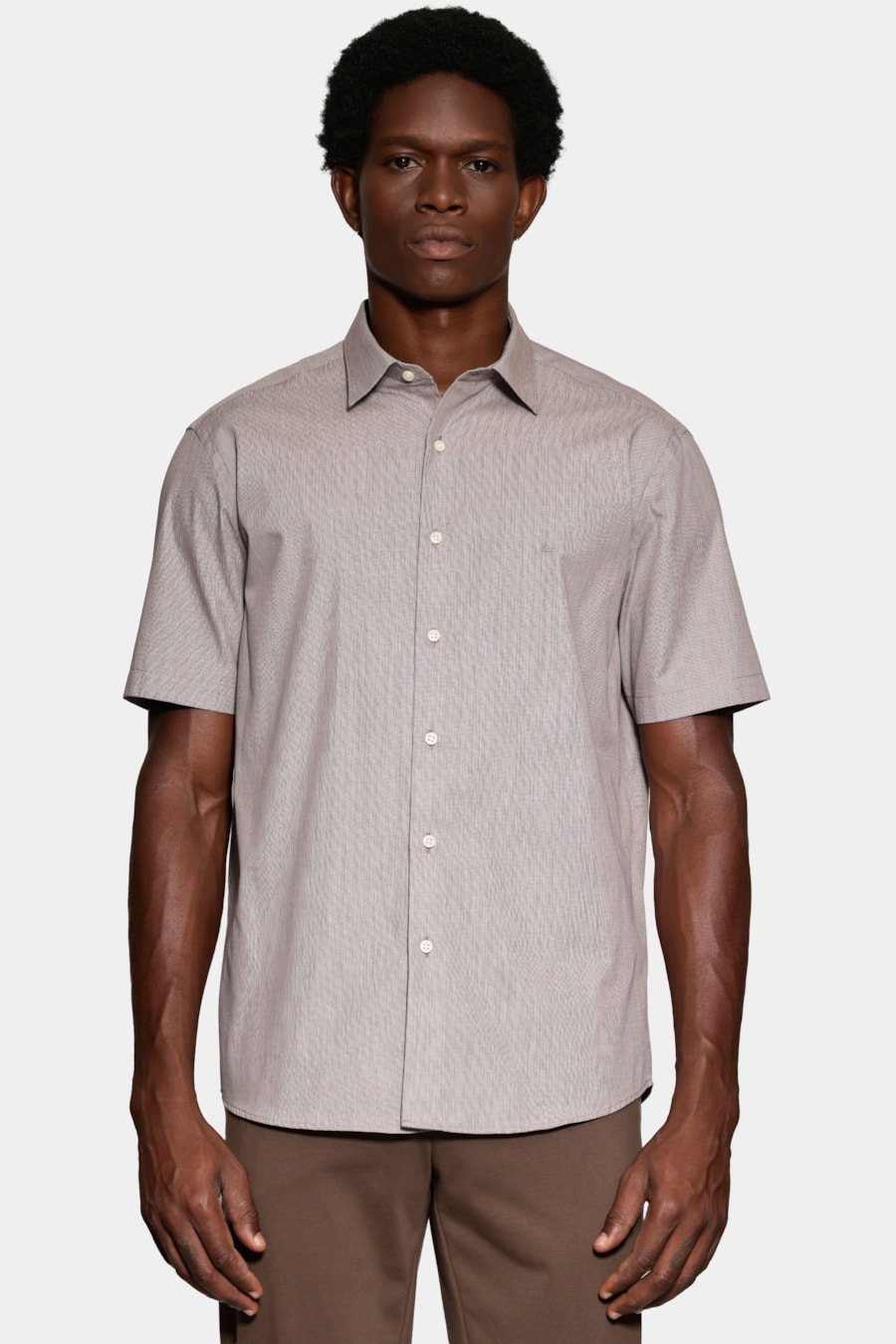 Camisa Manga Curta Regular Micro Xadrez Off White C/ Café — foto 1 de 6