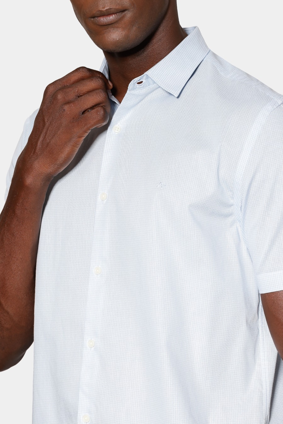 Camisa Manga Curta Regular Mini Xadrez Azul Claro C/Branco — foto 3 de 6