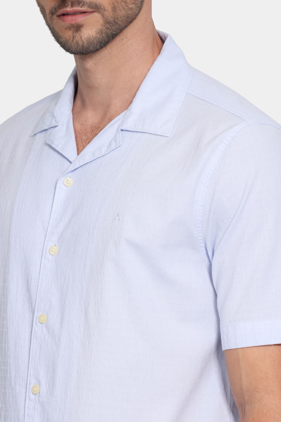 Camisa Manga Curta Regular Seersucker Lisa Azul Claro — foto 3 de 6