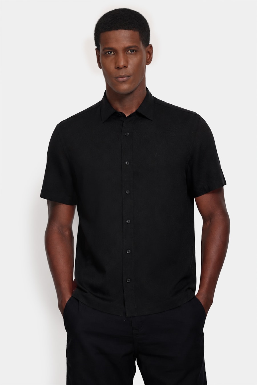  Camisa Manga Curta Regular Tencel Linho Preto — foto 1 de 5