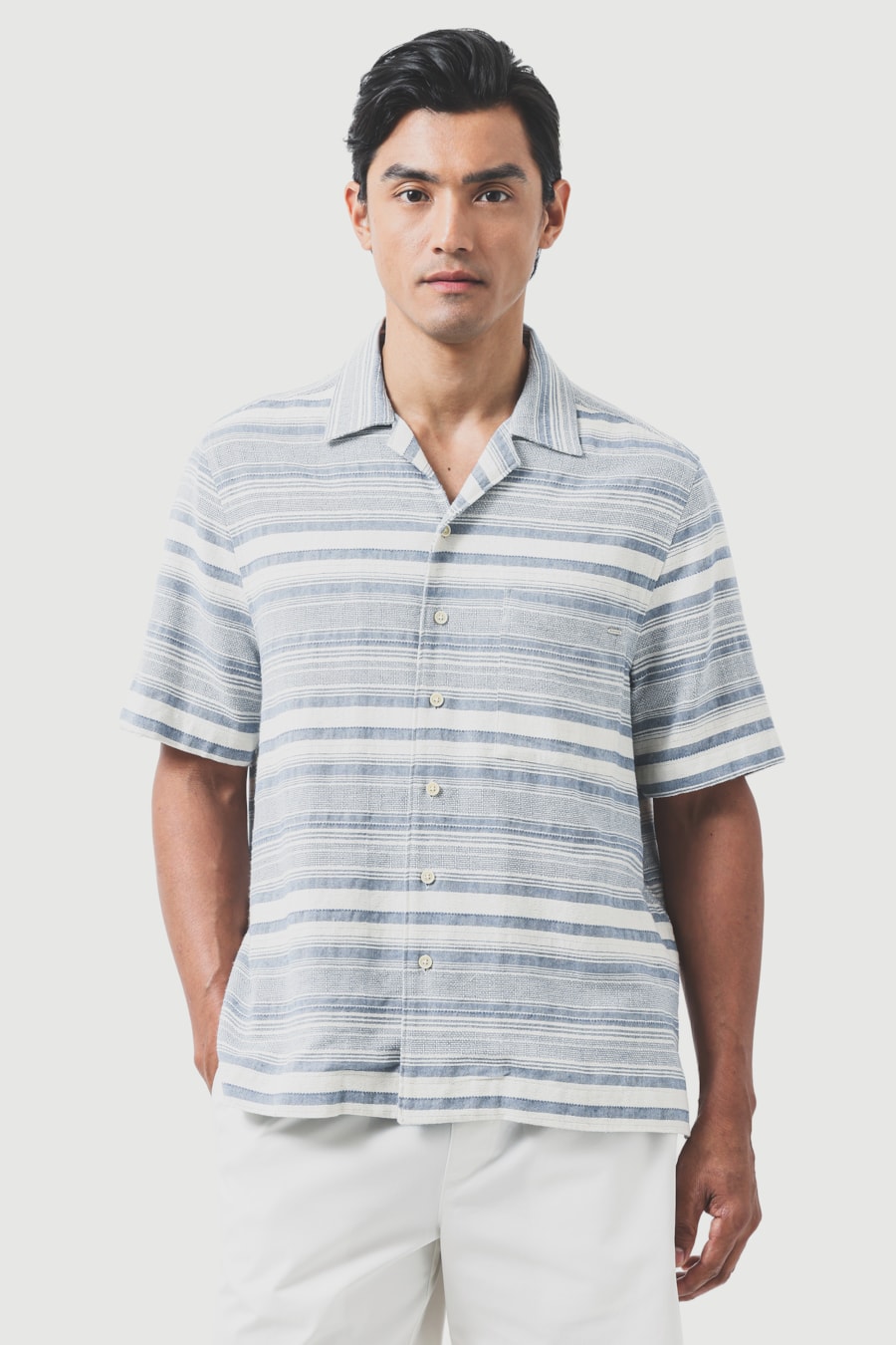 Camisa Manga Curta Regular Textura Listrada Maquinetada Natural C/ Azul — foto 1 de 6