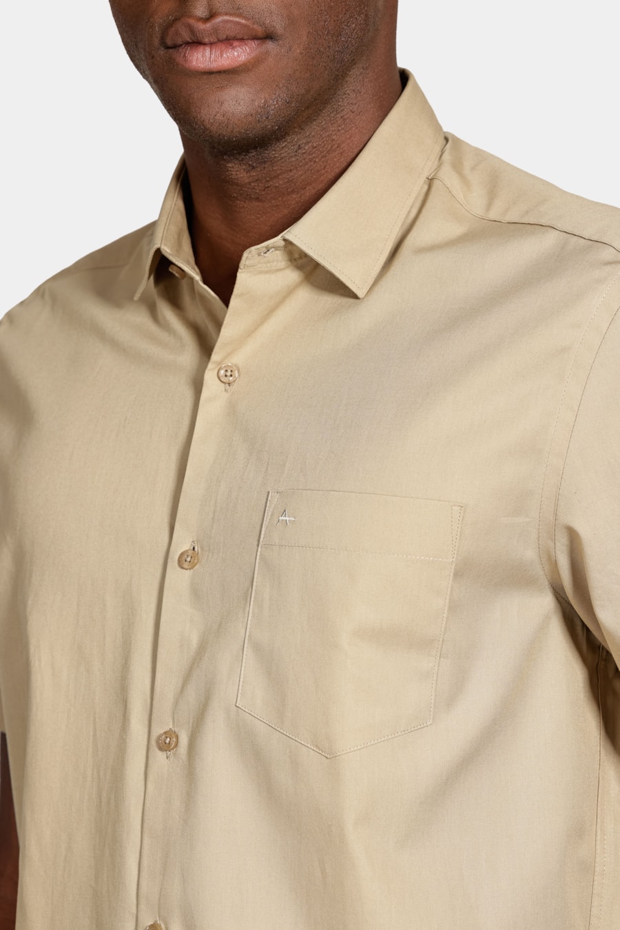 Camisa Manga Curta Regular Tricoline Algodão Trigo — foto 3 de 6