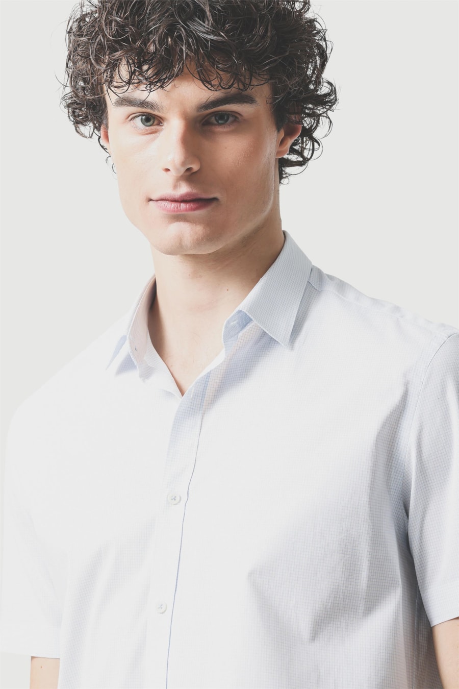 Camisa Manga Curta Slim Algodao Micro Xadrez Branco C/Azul Claro — foto 3 de 6