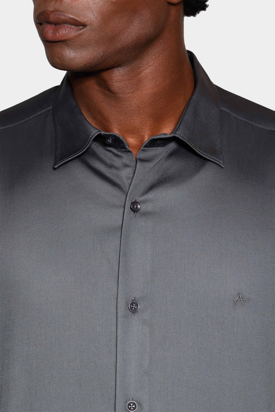 Camisa Manga Curta Slim Cetim Hudson Chumbo — foto 3 de 6