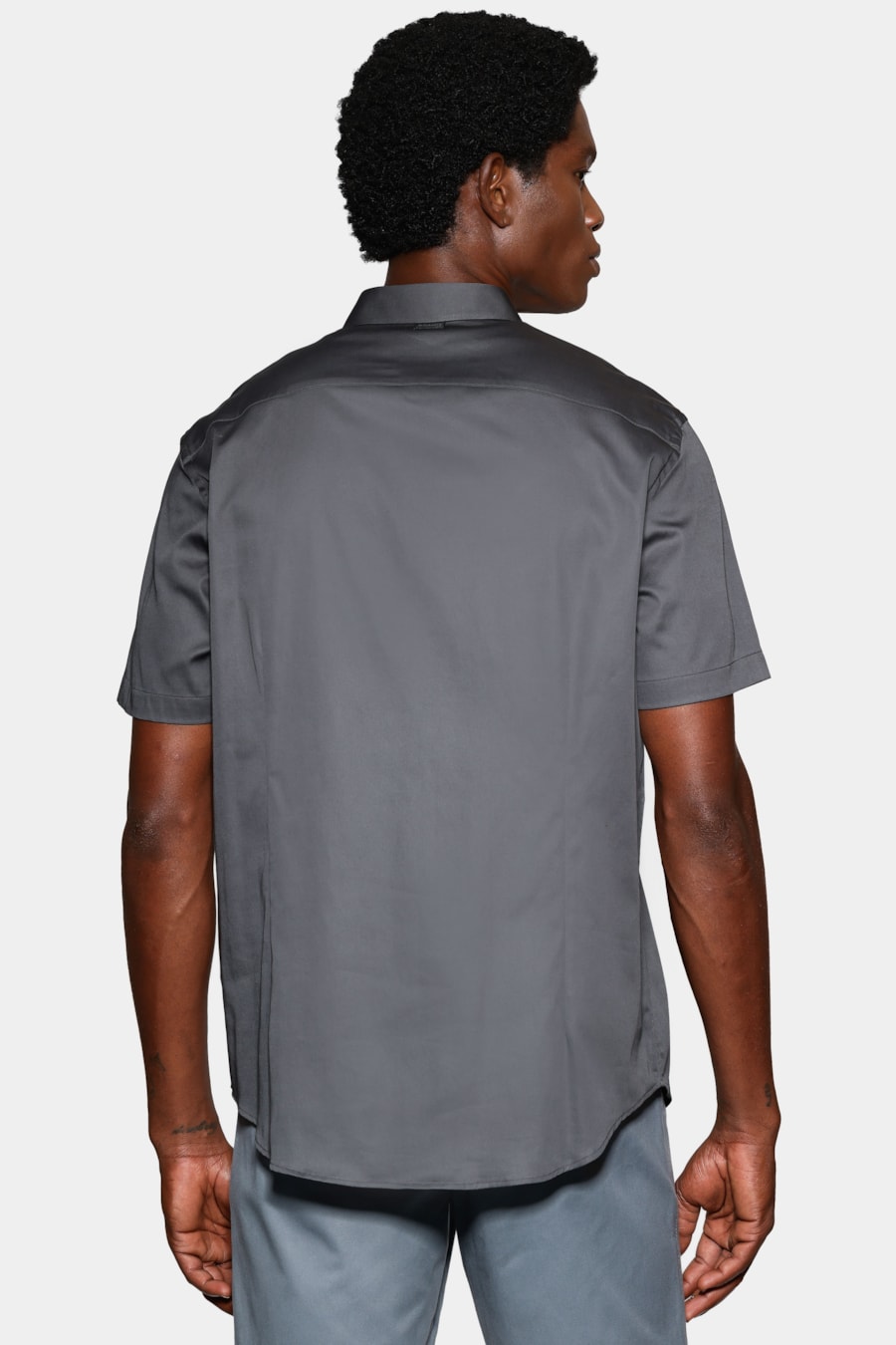 Camisa Manga Curta Slim Cetim Hudson Chumbo — foto 4 de 6