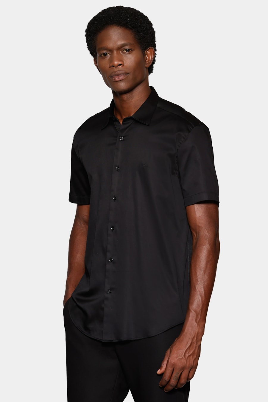 Camisa Manga Curta Slim Cetim Hudson Preto — foto 1 de 6