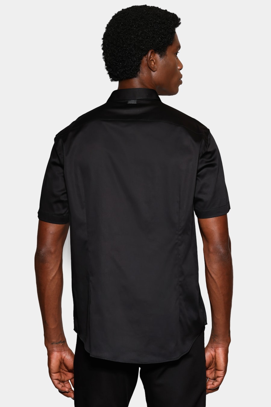 Camisa Manga Curta Slim Cetim Hudson Preto — foto 4 de 6