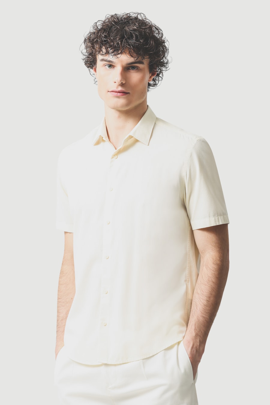 Camisa Manga Curta Slim em Algodão Willis Amarelo — foto 1 de 6