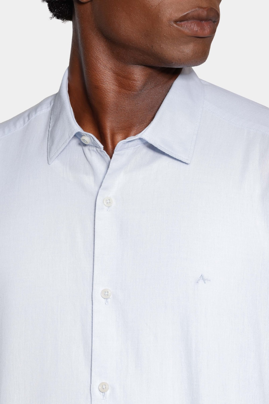Camisa Manga Curta Slim em Algodao Willis Azul Claro — foto 3 de 6