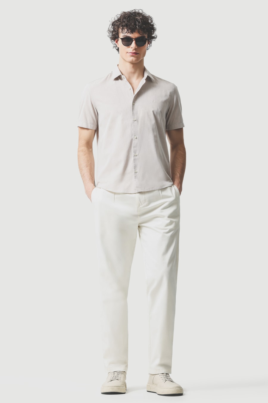 Camisa Manga Curta Slim em Algodão Willis Caqui — foto 2 de 6