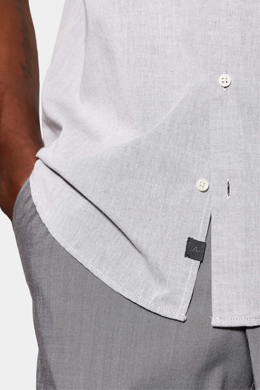 Camisa Manga Curta Slim em Algodao Willis Charuto — foto 4 de 7