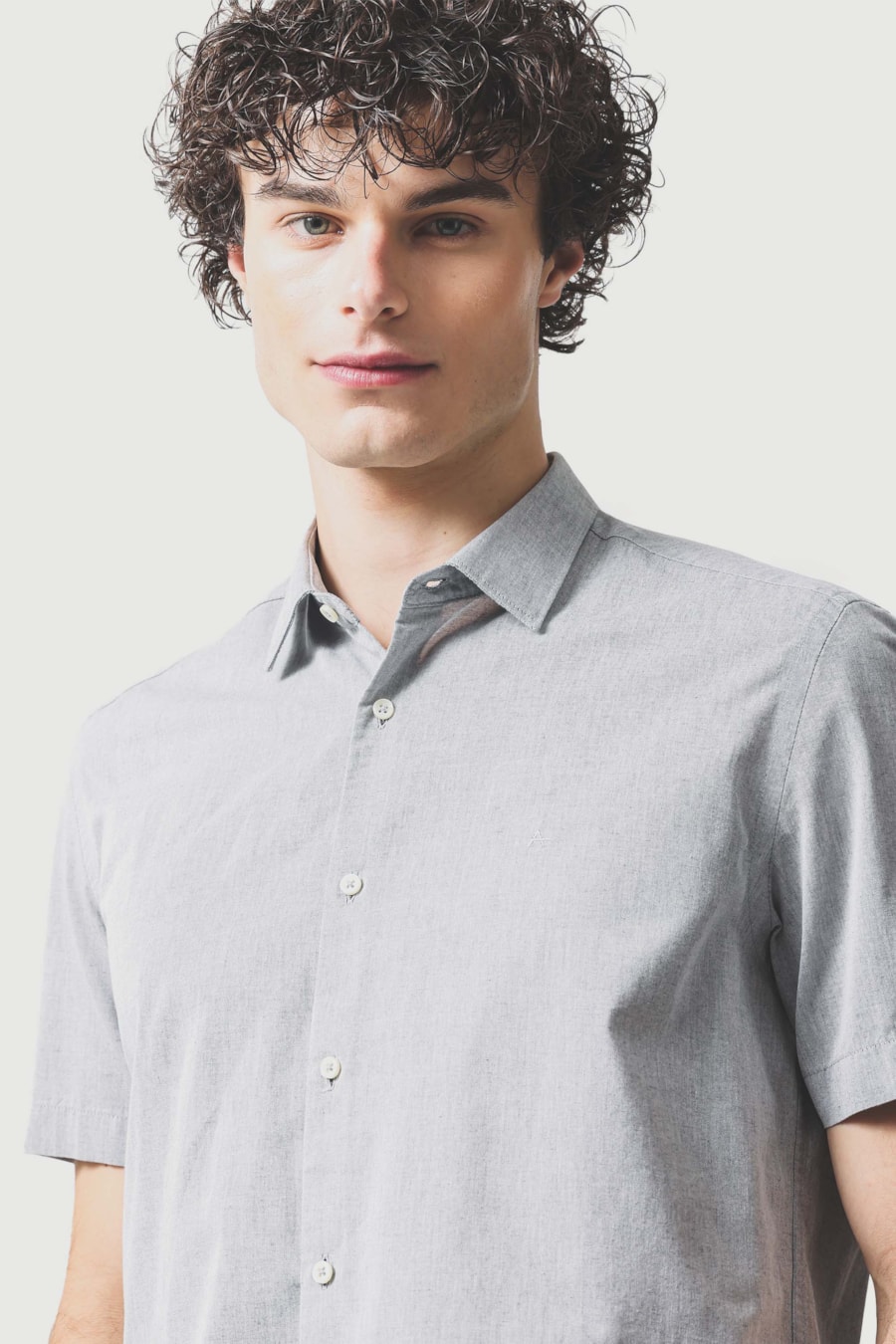 Camisa Manga Curta Slim em Algodão Willis Chumbo — foto 3 de 6