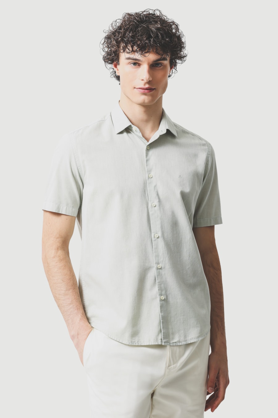 Camisa Manga Curta Slim em Algodão Willis Verde — foto 1 de 6