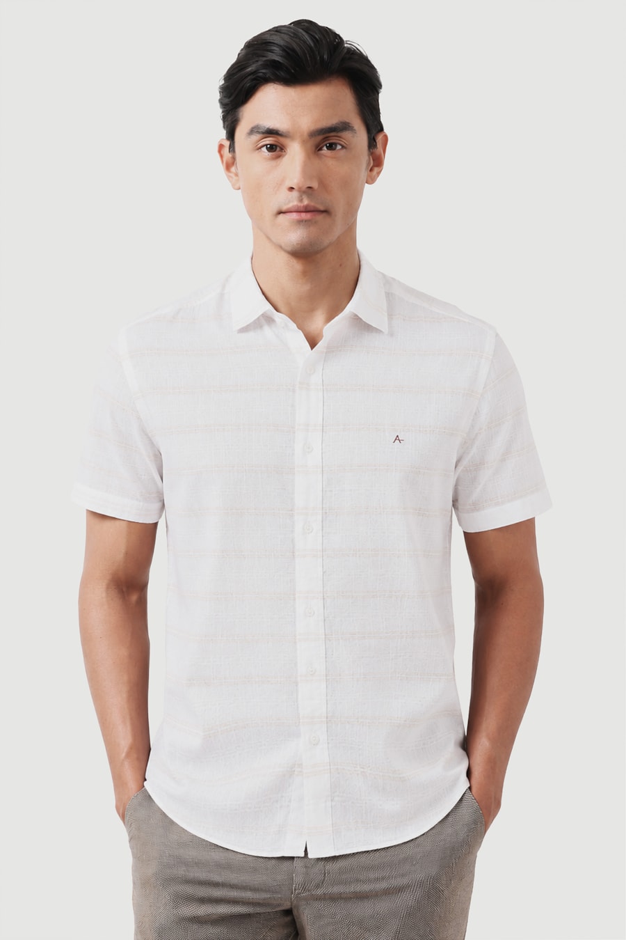 Camisa Manga Curta Slim Flamê Listrado Branco Com Cáqui — foto 1 de 5