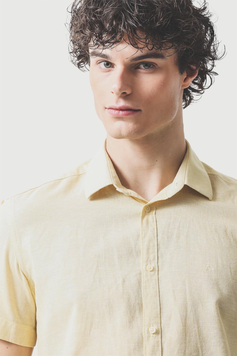 Camisa Manga Curta Slim Linho Algodao Surat Amarelo — foto 3 de 6