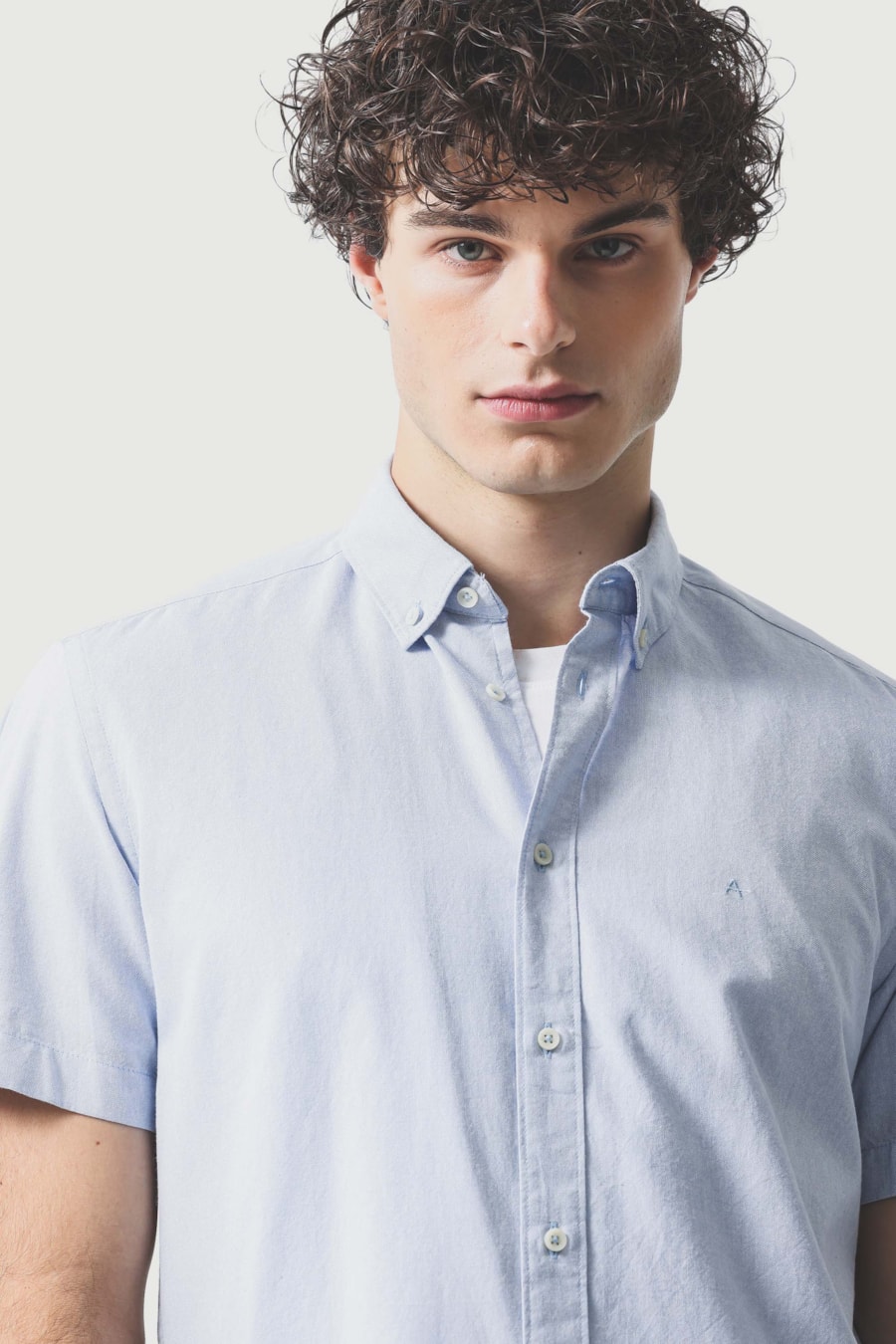 Camisa Manga Curta Slim Oxford Azul Celeste — foto 3 de 6