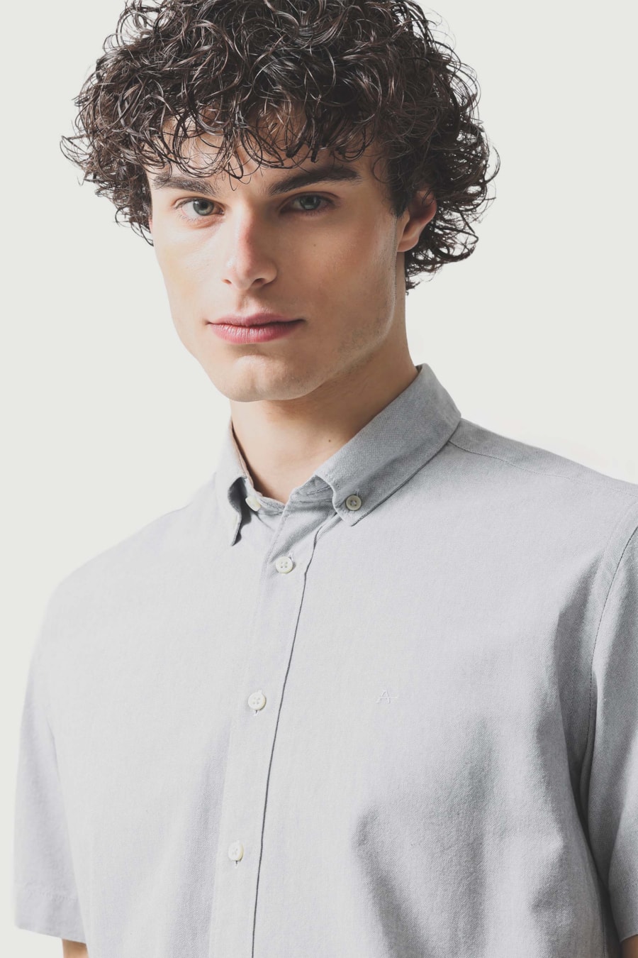 Camisa Manga Curta Slim Oxford Cinza — foto 3 de 6