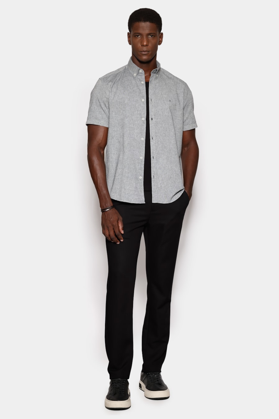 Camisa Manga Curta Slim Oxford Planalto Cinza Escuro — foto 2 de 6