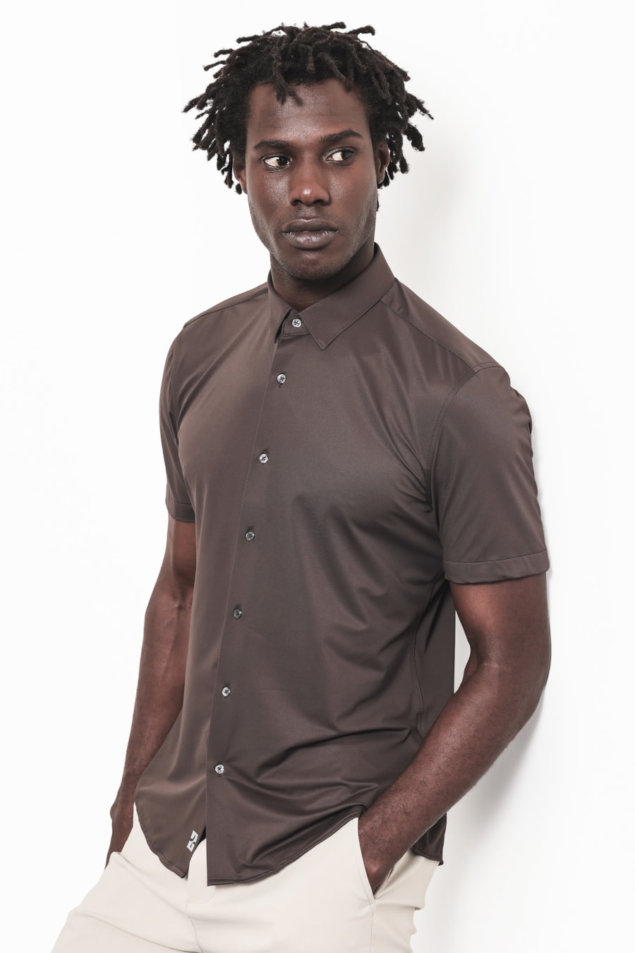 Camisa Manga Curta Twill Performance Marrom — foto 1 de 6