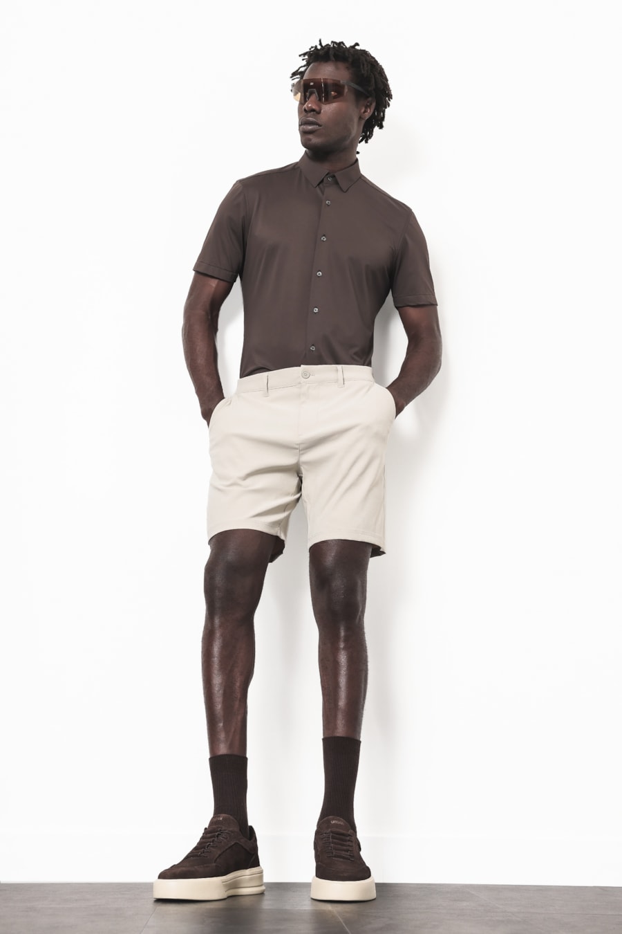 Camisa Manga Curta Twill Performance Marrom — foto 2 de 6