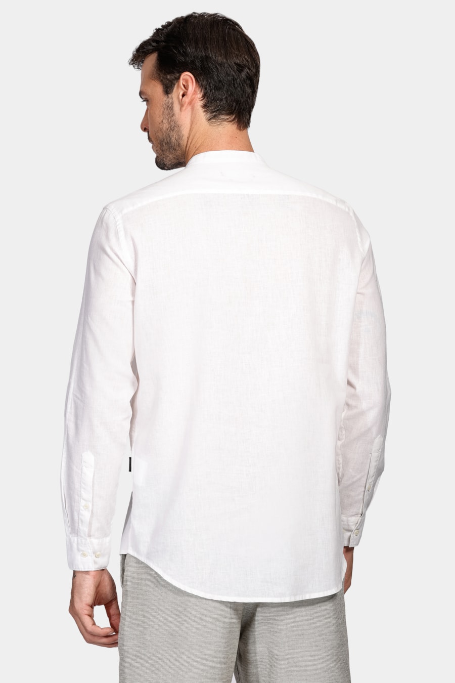 Camisa Manga Longa Move Regular Gola Padre em Linho Algodão Branco — foto 4 de 5