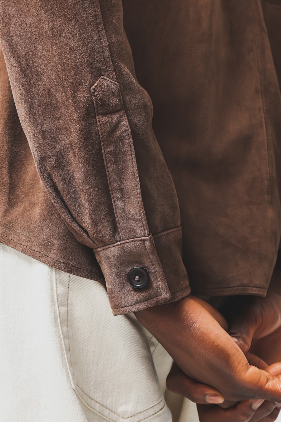Camisa Manga Longa Overshirt Suede Caqui — foto 5 de 7