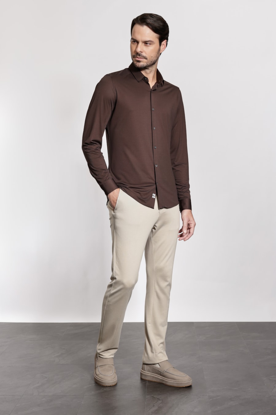 Camisa Manga Longa Oxford Breeze Chocolate — foto 2 de 5