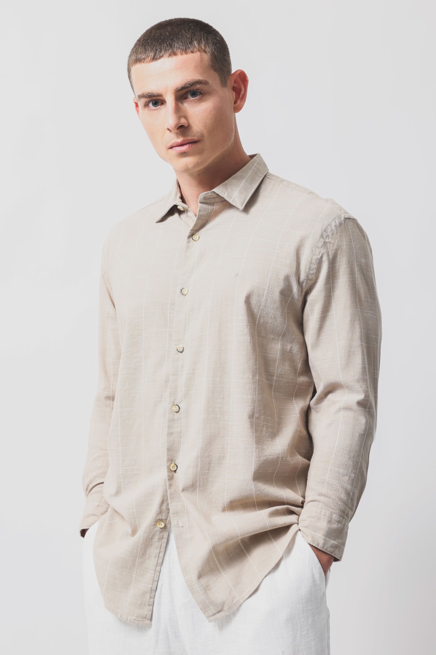 Camisa Manga Longa Regular Flamê Listrada Caqui C/Creme — foto 1 de 6