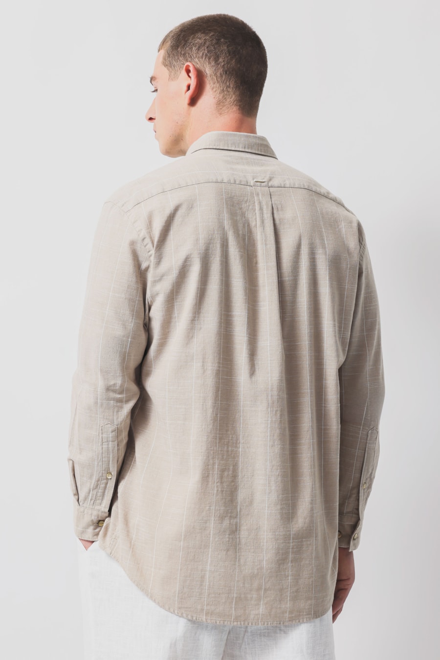 Camisa Manga Longa Regular Flamê Listrada Caqui C/Creme — foto 4 de 6
