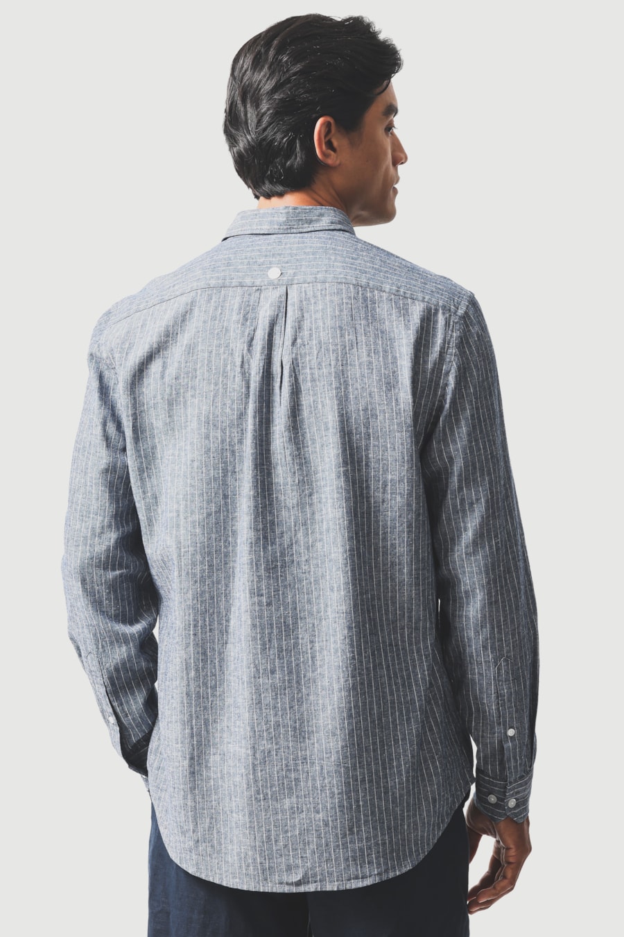 Camisa Manga Longa Regular Linho Algodão Listrado Marinho/Branco — foto 4 de 6