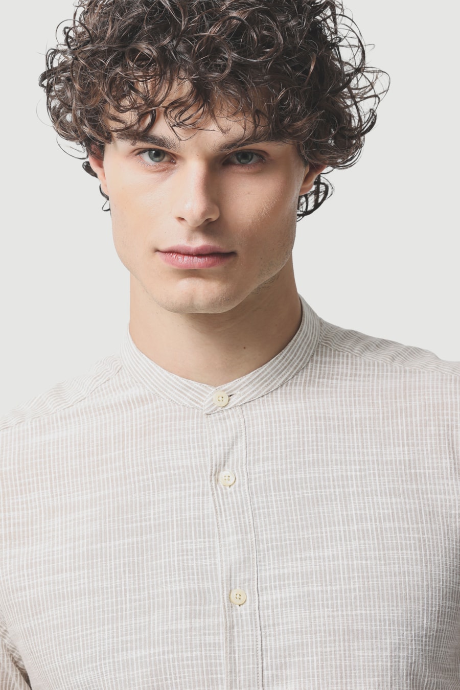 Camisa Manga Longa Regular Mandarin Flame Listrada Caqui / Branco — foto 3 de 6
