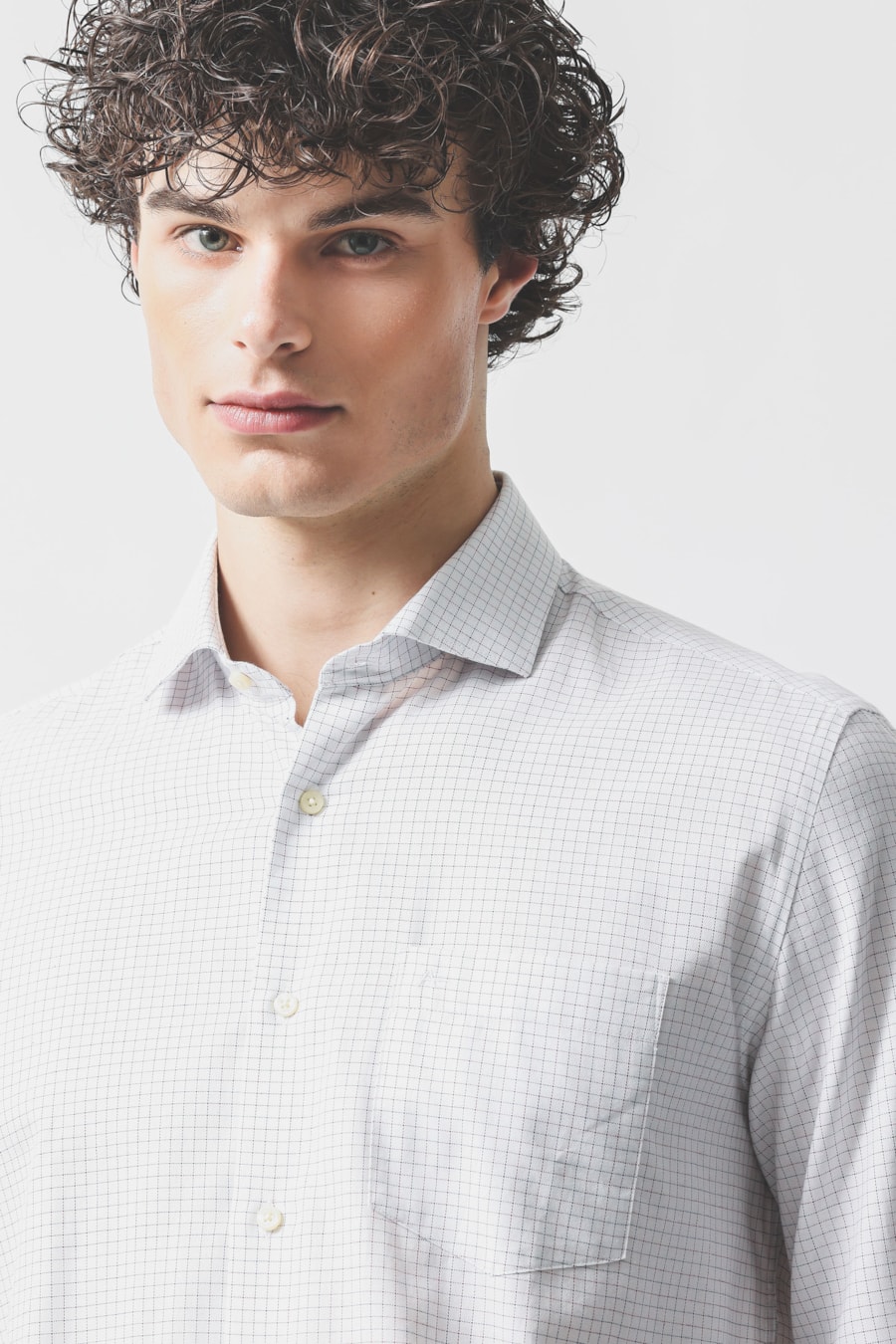 Camisa Manga Longa Regular Maquinetada Xadrez Branco C/Vermelho — foto 3 de 6