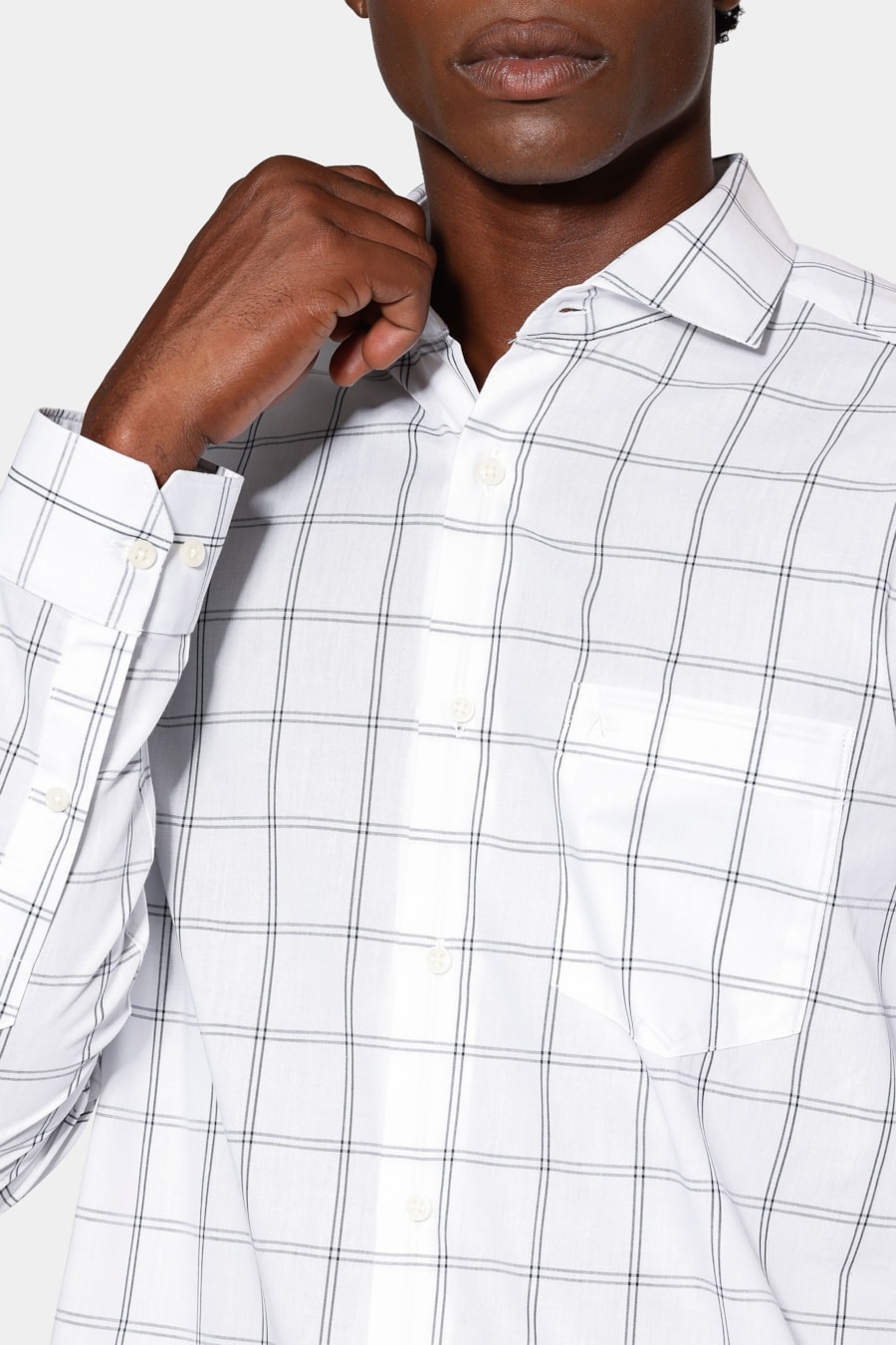 Camisa Manga Longa Regular Mini Xadrez Bolso Branco C/Azul — foto 3 de 7