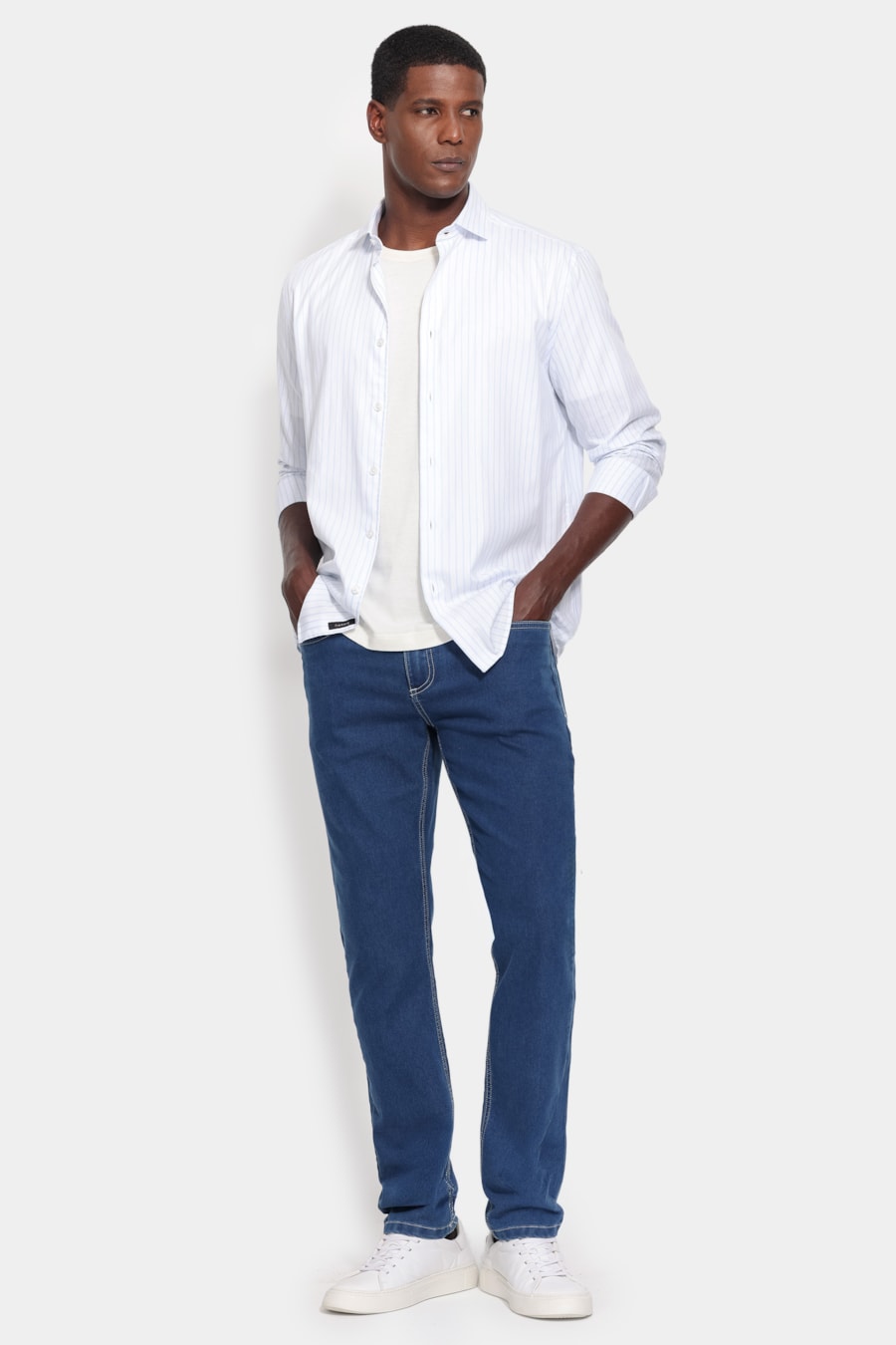 Camisa Manga Longa Regular Tricoline Listrada Branco C/Azul Claro — foto 2 de 6