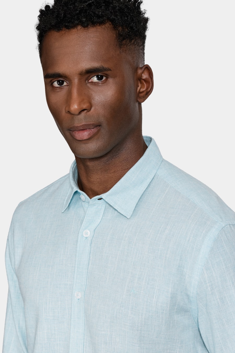 Camisa Manga Longa Slim Algodão Com Bordado Azul Claro — foto 3 de 6