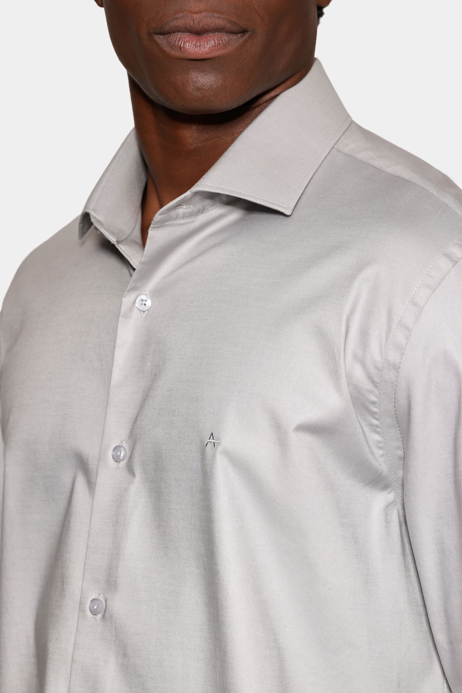 Camisa Manga Longa Slim Algodão Pima Sarjada Cinza Claro — foto 3 de 6