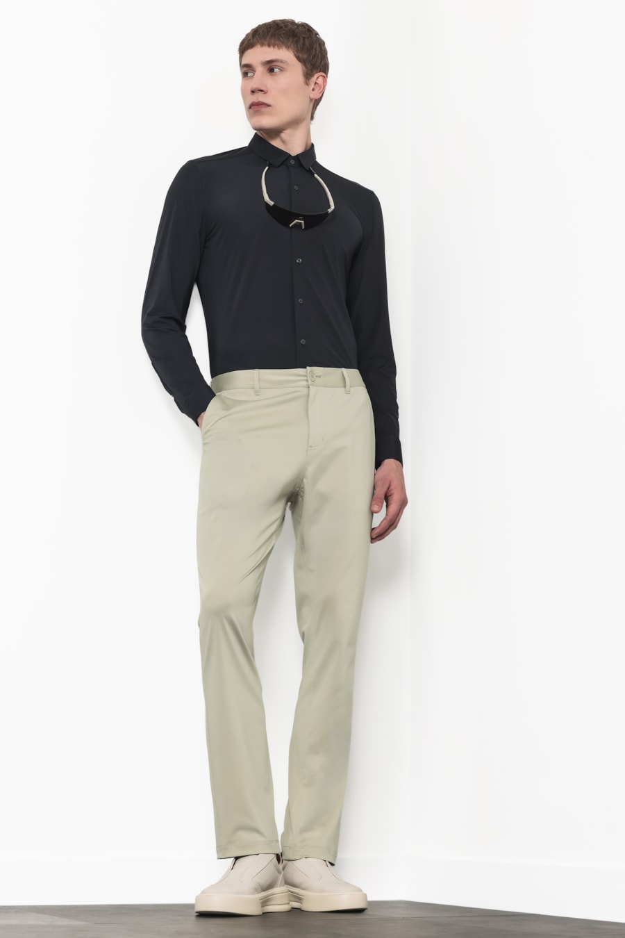 Camisa Manga Longa Slim Anatômica Lisa Preto — foto 2 de 7
