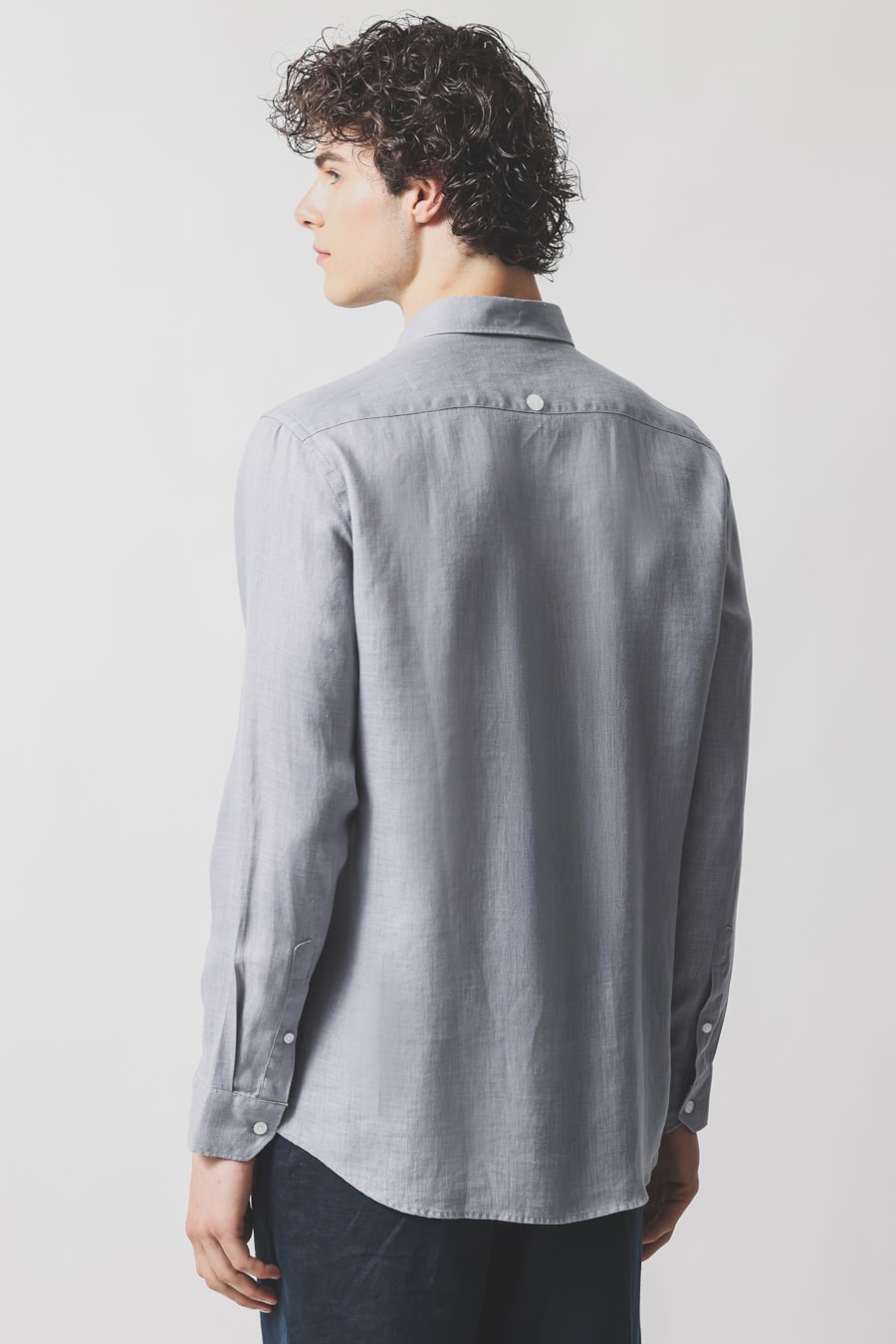 Camisa Manga Longa Slim em Linho Irlandês Aluminio — foto 4 de 6