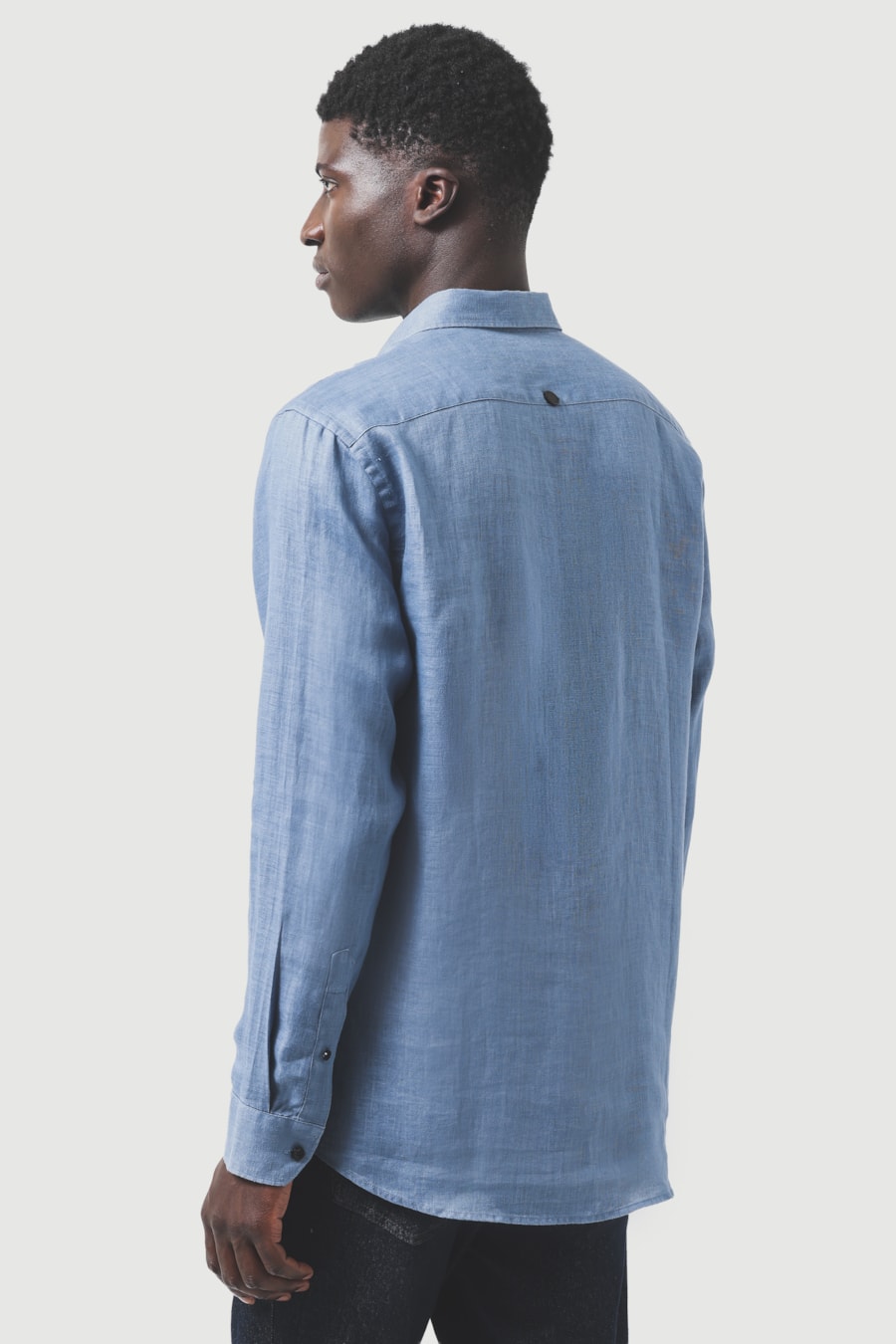 Camisa Manga Longa Slim em Linho Irlandês Azul Escuro — foto 4 de 6