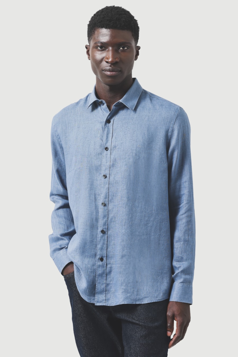 Camisa Manga Longa Slim em Linho Irlandês Azul Escuro — foto 1 de 6