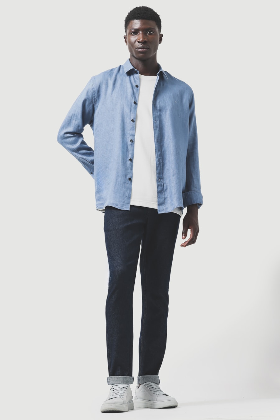 Camisa Manga Longa Slim em Linho Irlandês Azul Escuro — foto 2 de 6