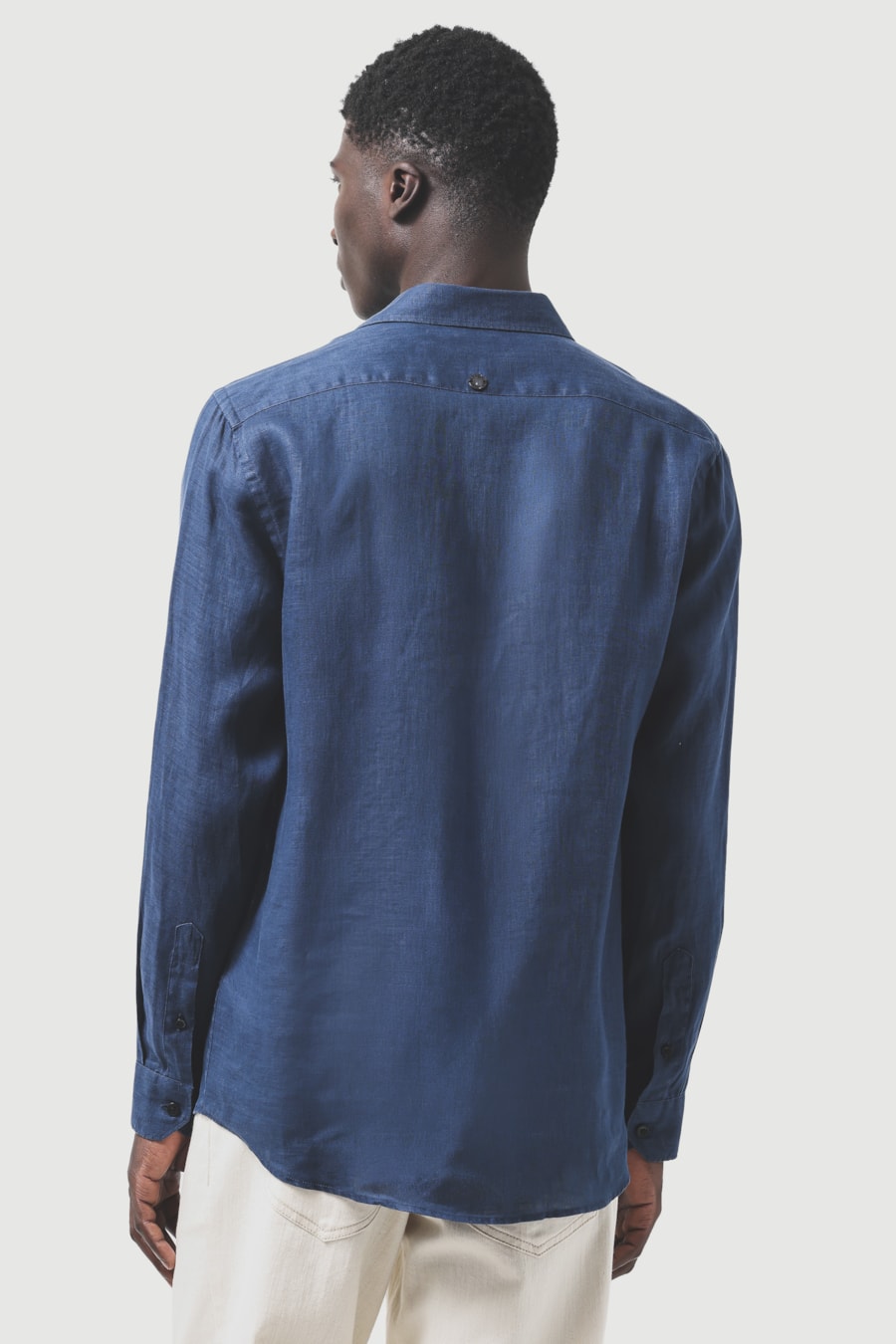 Camisa Manga Longa Slim em Linho Irlandês Azul Forte — foto 5 de 7