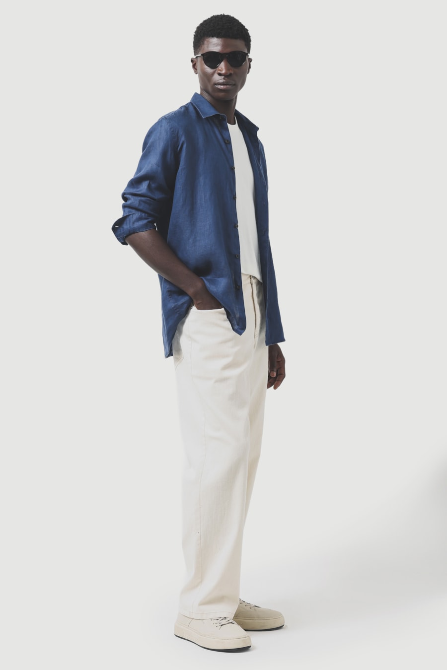 Camisa Manga Longa Slim em Linho Irlandês Azul Forte — foto 2 de 7