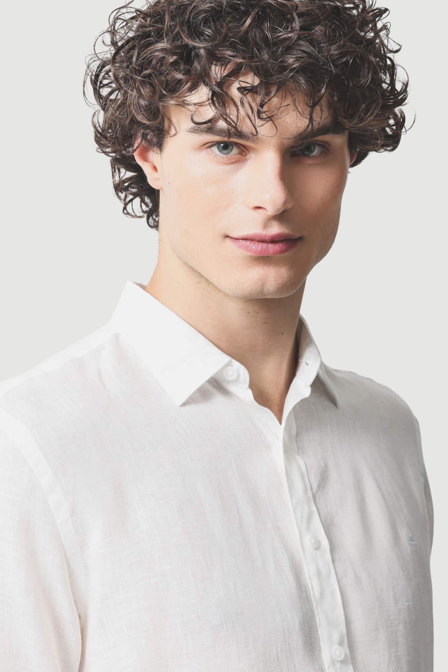 Camisa Manga Longa Slim em Linho Irlandês Branco — foto 3 de 10