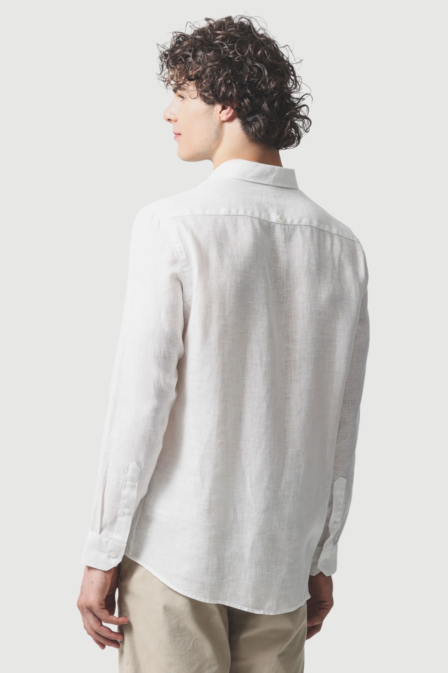 Camisa Manga Longa Slim em Linho Irlandês Branco — foto 4 de 10
